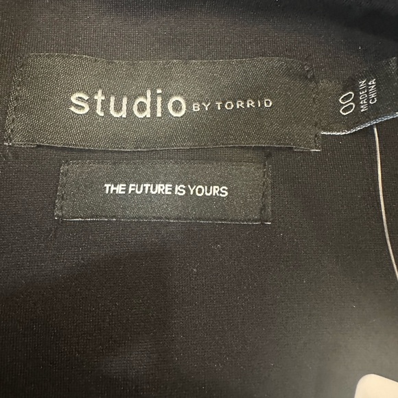 NWT Torrid Black Studio Design Peplum Blazer - Picture 6 of 8